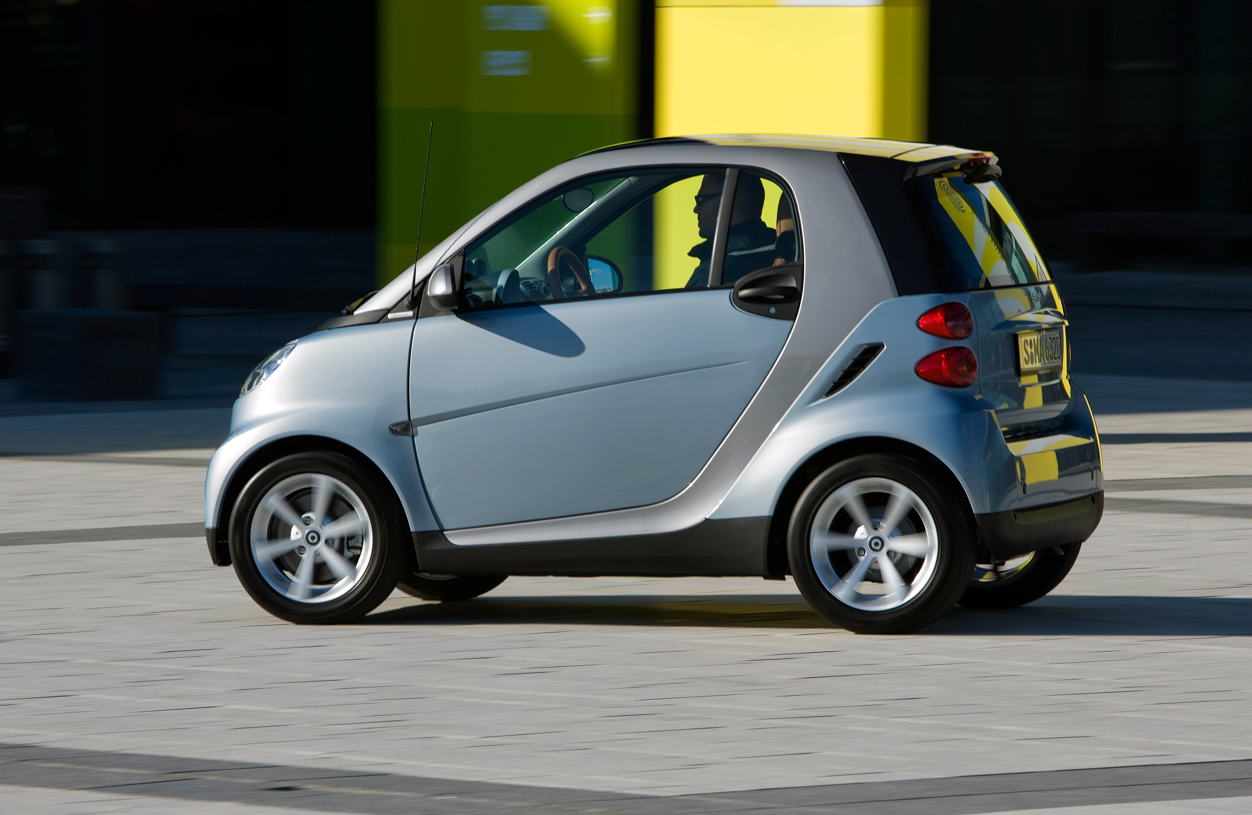 Surprise! IIHS says Minicars Fare Poorly in Vehicle-to-Vehicle Crash Tests