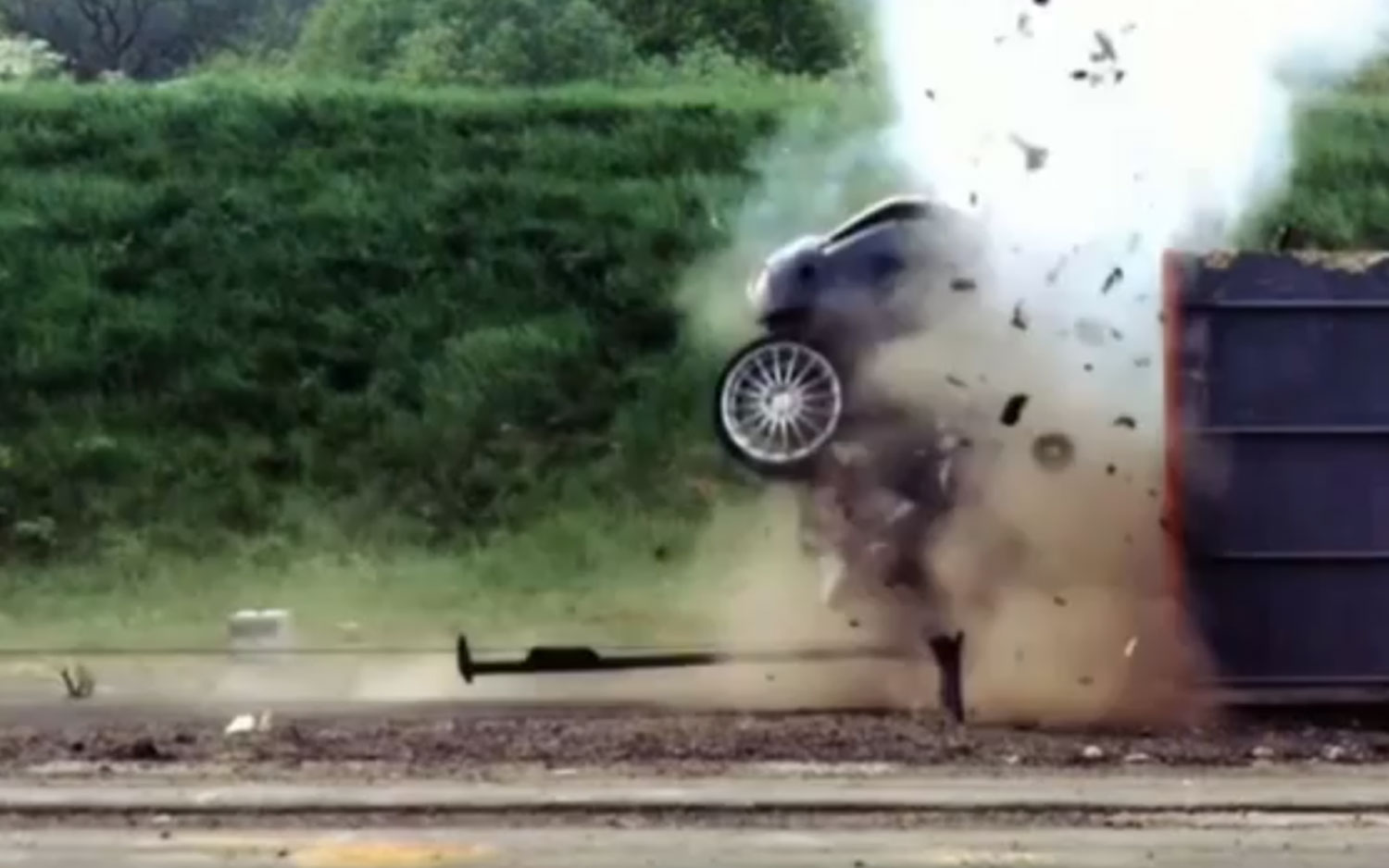 feature-flick-witness-worst-scenario-ever-in-fastest-car-crash-test