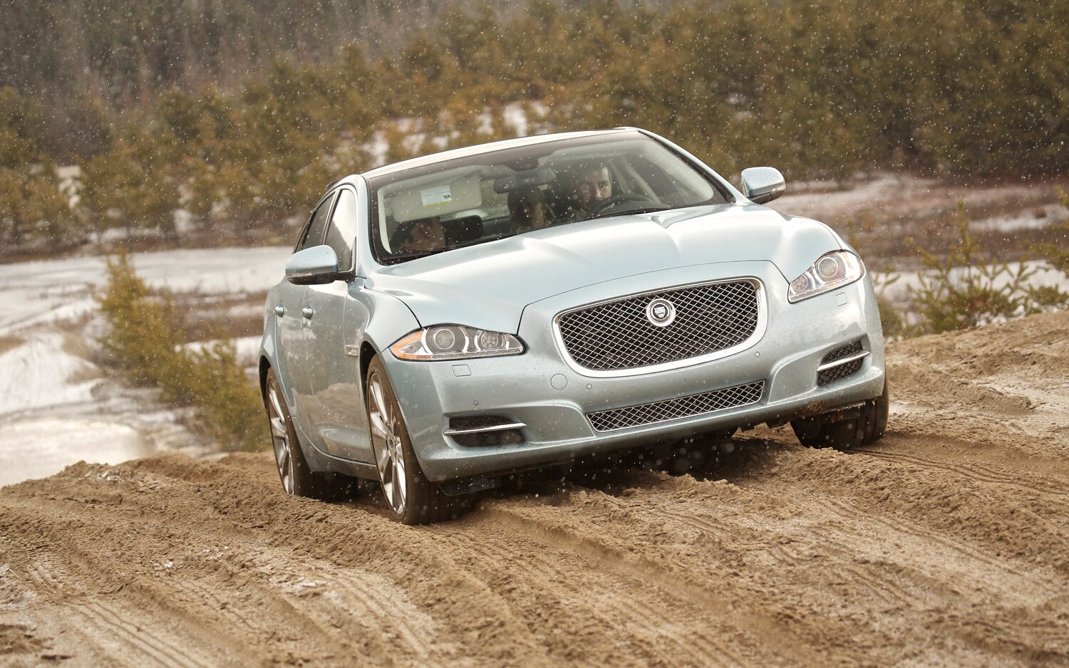 jaguar xf and xj