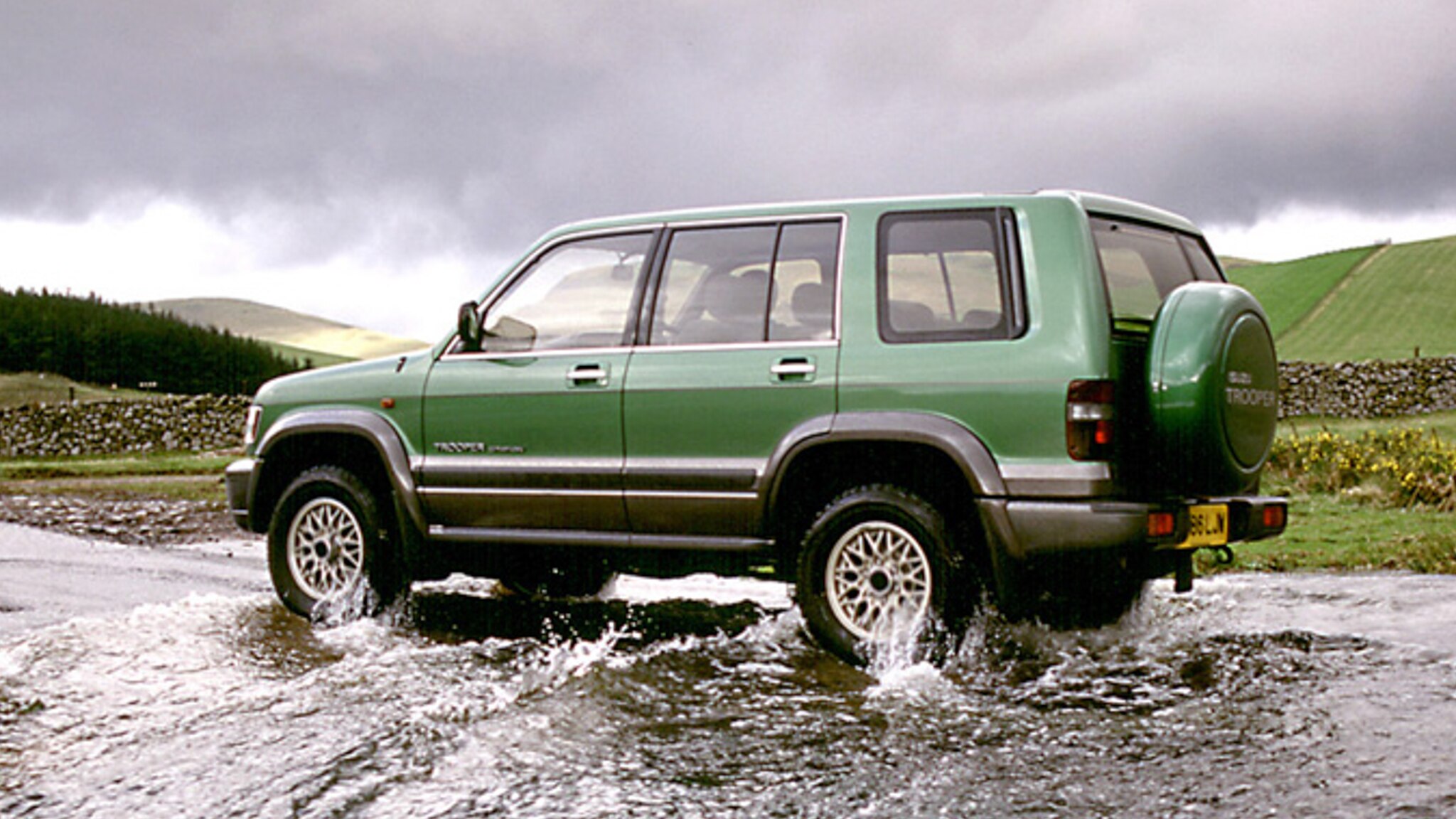 Download The Isuzu Trooper History Versions Photos Specs