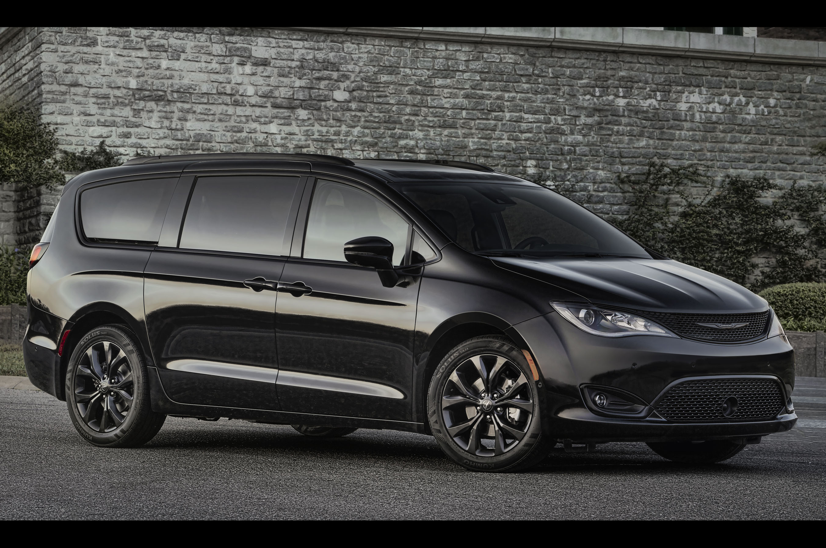 2018 Chrysler Pacifica Adds S Appearance Package